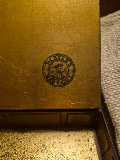 Players antique tin