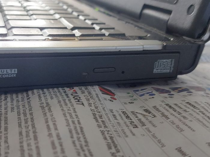 Vintage Acer Aspire. 5612 WLMi, Intel Core Duo Processor, CPU T2300, 1.66GHZ, 32 bit,  2GB Ram, Windows 10, Microsoft Edge, Chrome and VCL