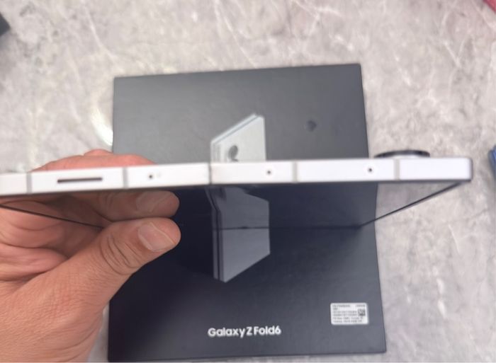 samsung galaxy fold 6 silver color 256gb 12gb ram very fast phone