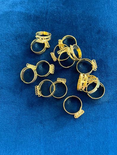 Set of 14 gold tone adjustable rings
