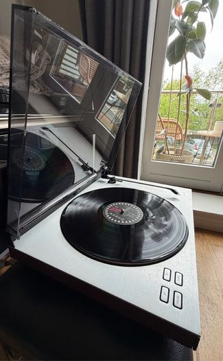 Bang Olufsen Beogram 1700 turntable