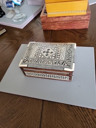 Trinket box mother of pearl