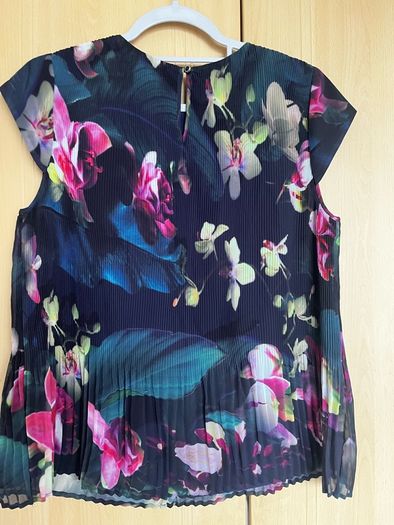floral blouse/top