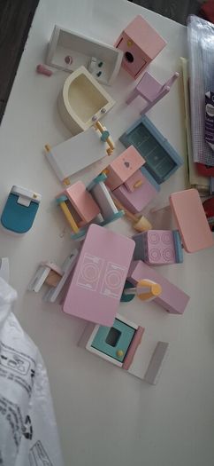 toy doll house furniture