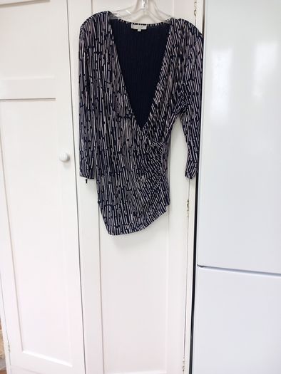 Hobbs Navy & Off White Cross Over Top