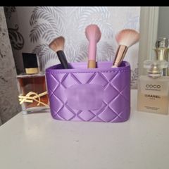 makeup organizer