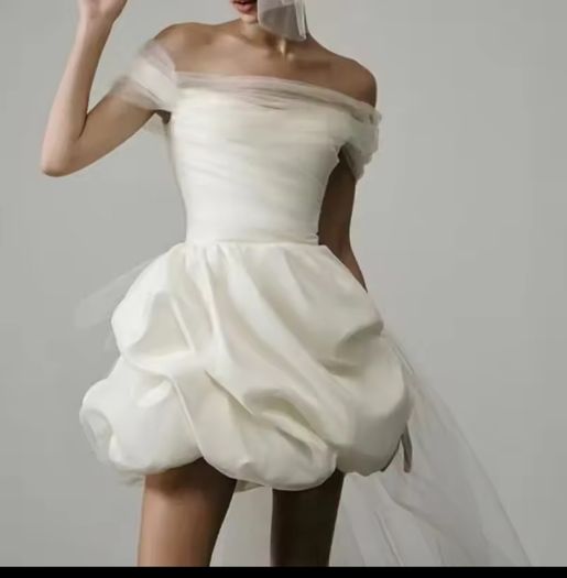 Short wedding dress