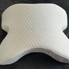 Side sleeping spooning pillow