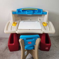 Step2 Deluxe Art Master Desk + Chair