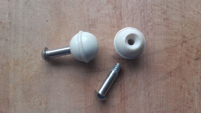 KNOBS - Handles - Small - Vintage x 4