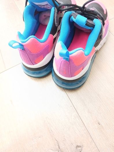 Nike 270