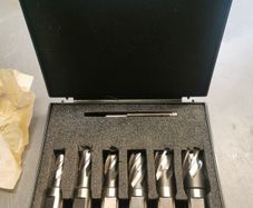 Magnetic bit set