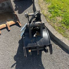 Grab and buckets for a 3 ton digger