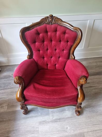 Queen Anne style armchairs and sofa
