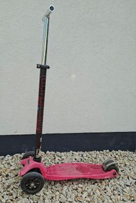 Micro Maxi Micro Deluxe scooter