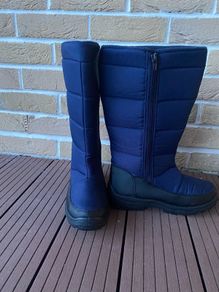Snow boots
