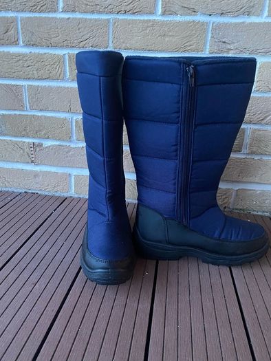Snow boots