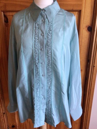 Ann Harvey Ladies Green Silk Blouse / Shirt Size 26 Includes Post