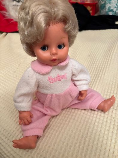 1980's Doll moving eyes. Beautiful Hair.