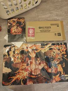 one piece play mat and promo brand new box open