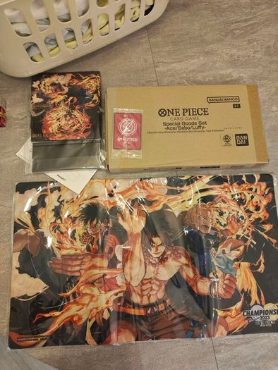 one piece play mat and promo brand new box open