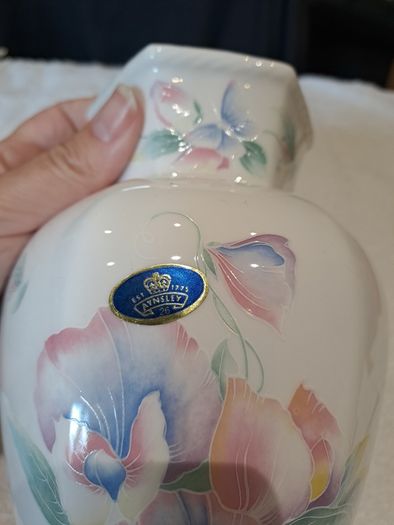Aynsley vase Little sweetheart
