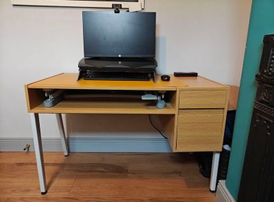 Standing desk