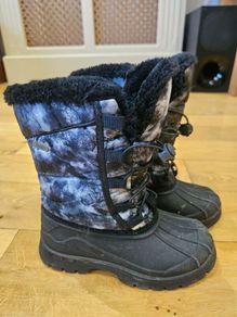 kids snow boots size 11