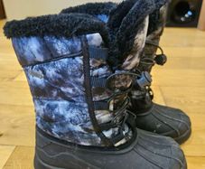 kids snow boots size 11