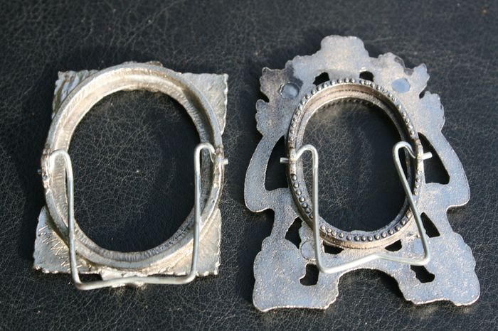 Art deco photo holder H-2,4"   H 2"