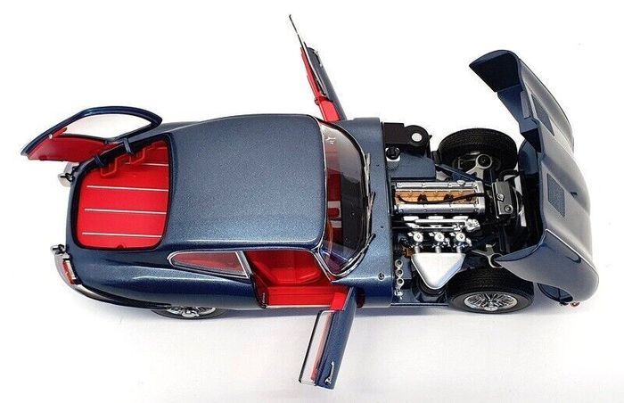 Jaguar E-Type Coupe 1961 Kyosho New In Box 1/18