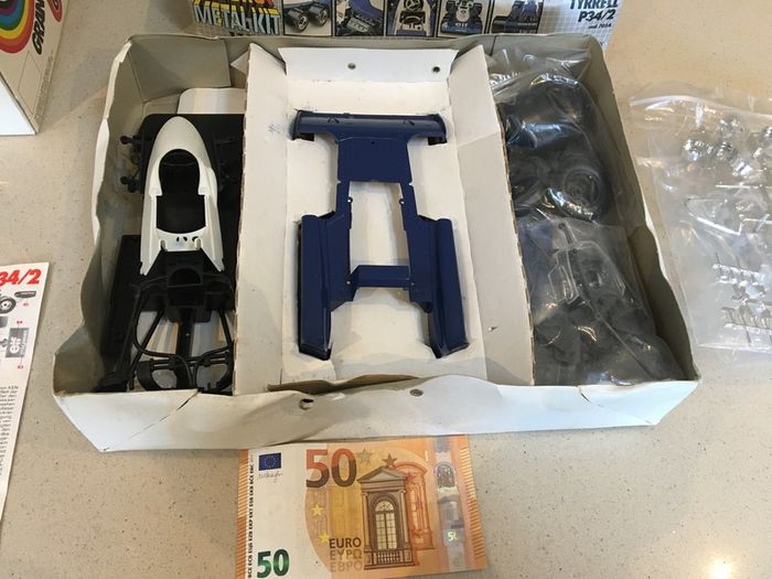 Model Car Kit Tyrrell P34/2 Formula 1 Scale 1 14 Burago