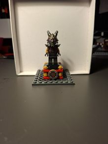 LEGO Crystal King with 2 Arms Minifigure