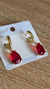 Earings with red stone drops