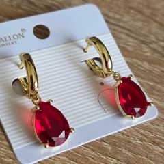 Earings with red stone drops