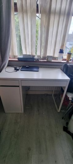 Ikea unit, Shelving