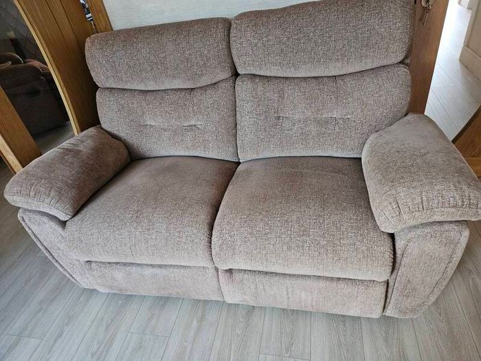 Two seater recliner.