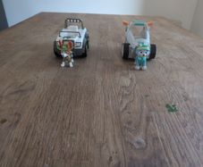 2 paw patrol figures Everest/tracker