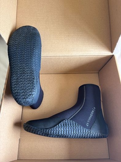 Typhoon Wetsuit Booties Size 7