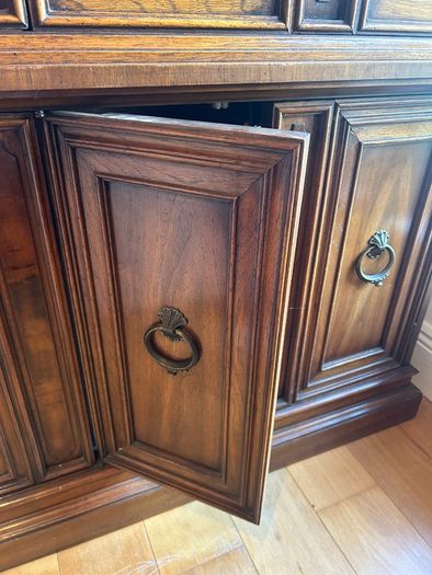 Reproduction display cabinet