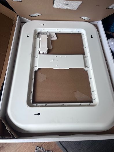 Mirror with integrated lighting