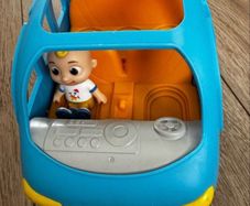 Cocomelon family fun car