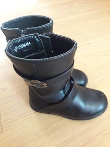 Girls black boots size 7