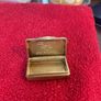antique snuff box with ruby set stone Image 3
