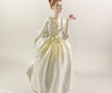 Royal Doulton Figurine Flower of Love HN 2460