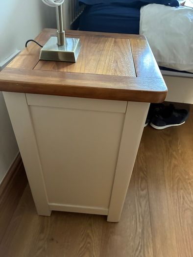 King bed, matching lockers and chest of drawers