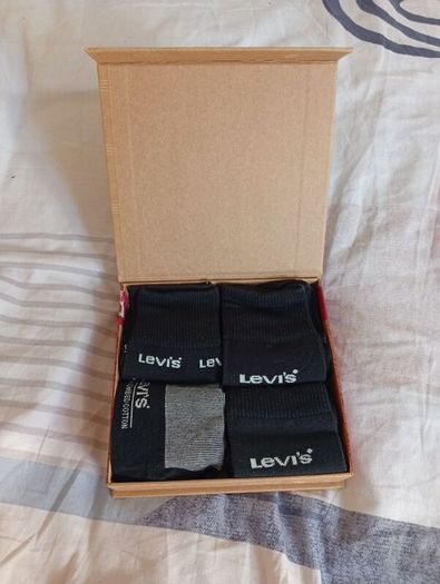 4 Pair Set of Levi's Socks ((Fully Authentic))