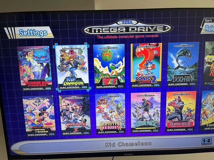 Official sega mega drive mini + 2 controllers + 42 preloaded games