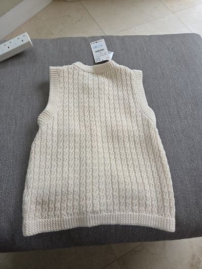 Zara knitted waistcoat size s bnwt