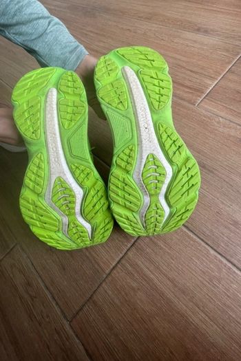 Green Saucony hurricane 25 runners